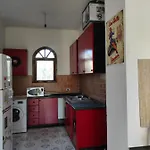 Pinegroove بيت شباب فلورا